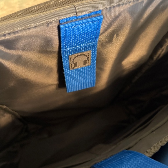 Dell Gaming Backpack - Picture 10 of 12